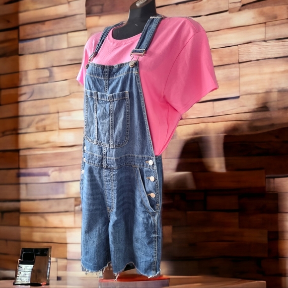 Gap Ladies Denim Short Overalls - Picture 2 of 9